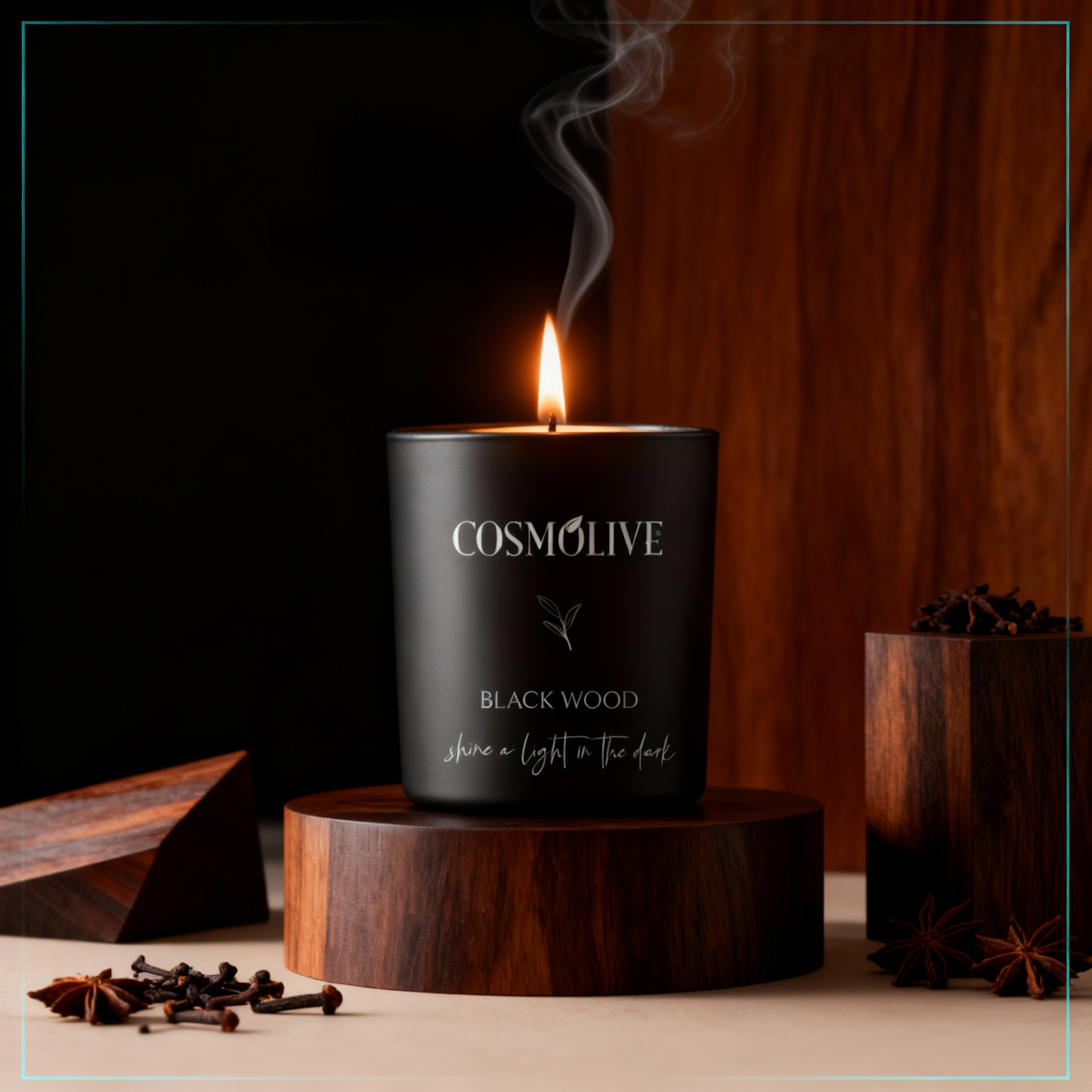 Prírodná sójová sviečka s vôňou čierneho dreva - Cosmolive Black Wood 210g