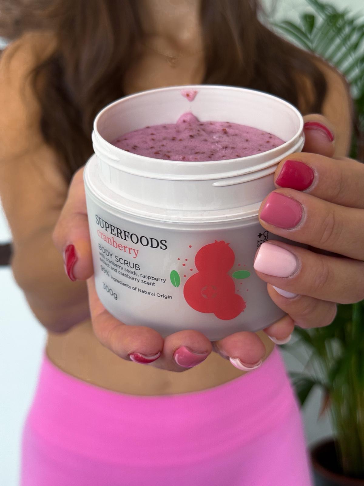 Dust+Cream telový peeling Cranberry 300g
